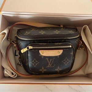 ❤️SOLD SOLD SOLD❤️Excellent condition Louis Vuitton Monogram mini bumbag